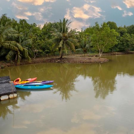 Putra Sentosa Retreat Camp, Sematan Hotel Bagian luar foto