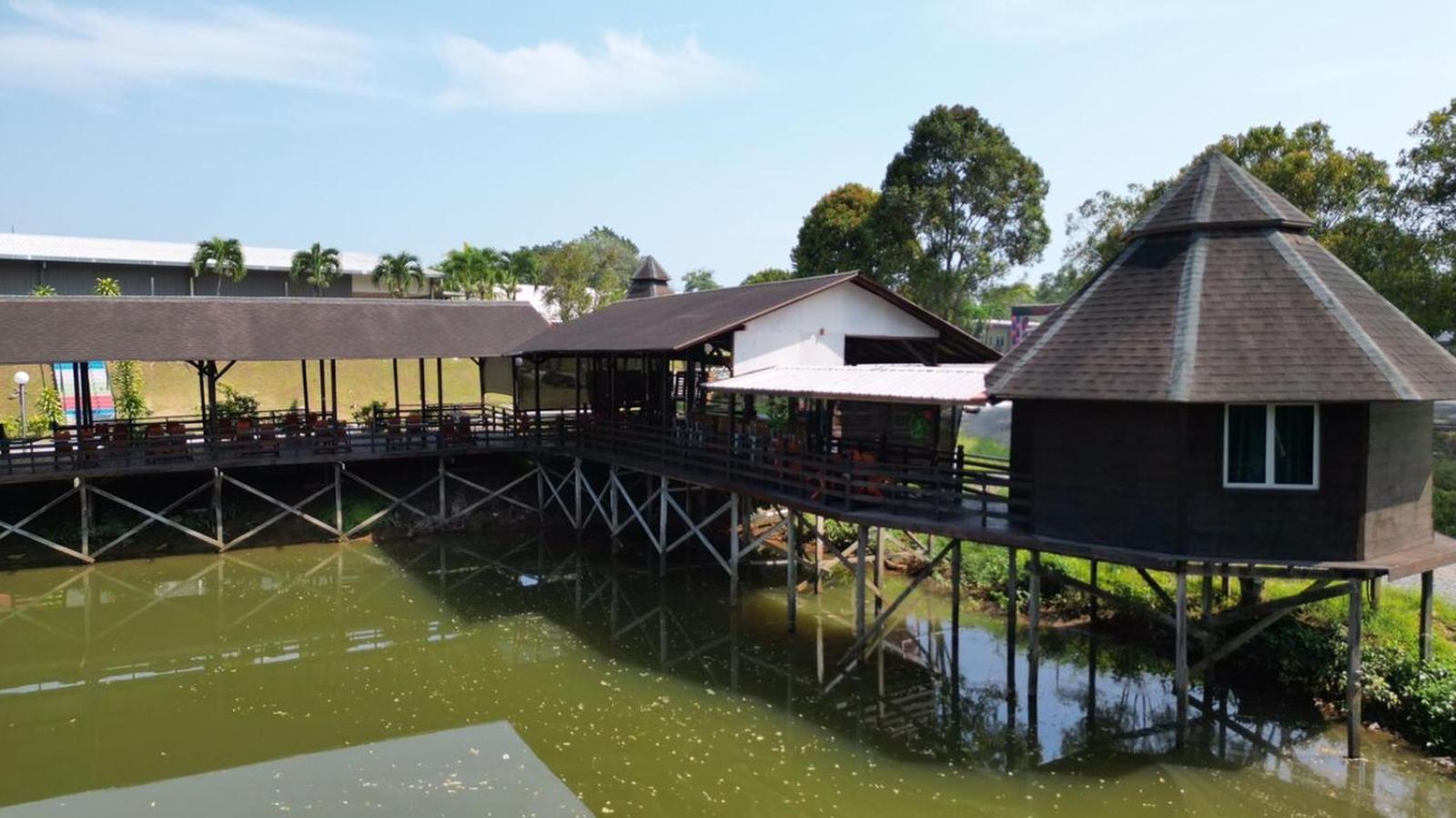 Putra Sentosa Retreat Camp, Sematan Hotel Bagian luar foto