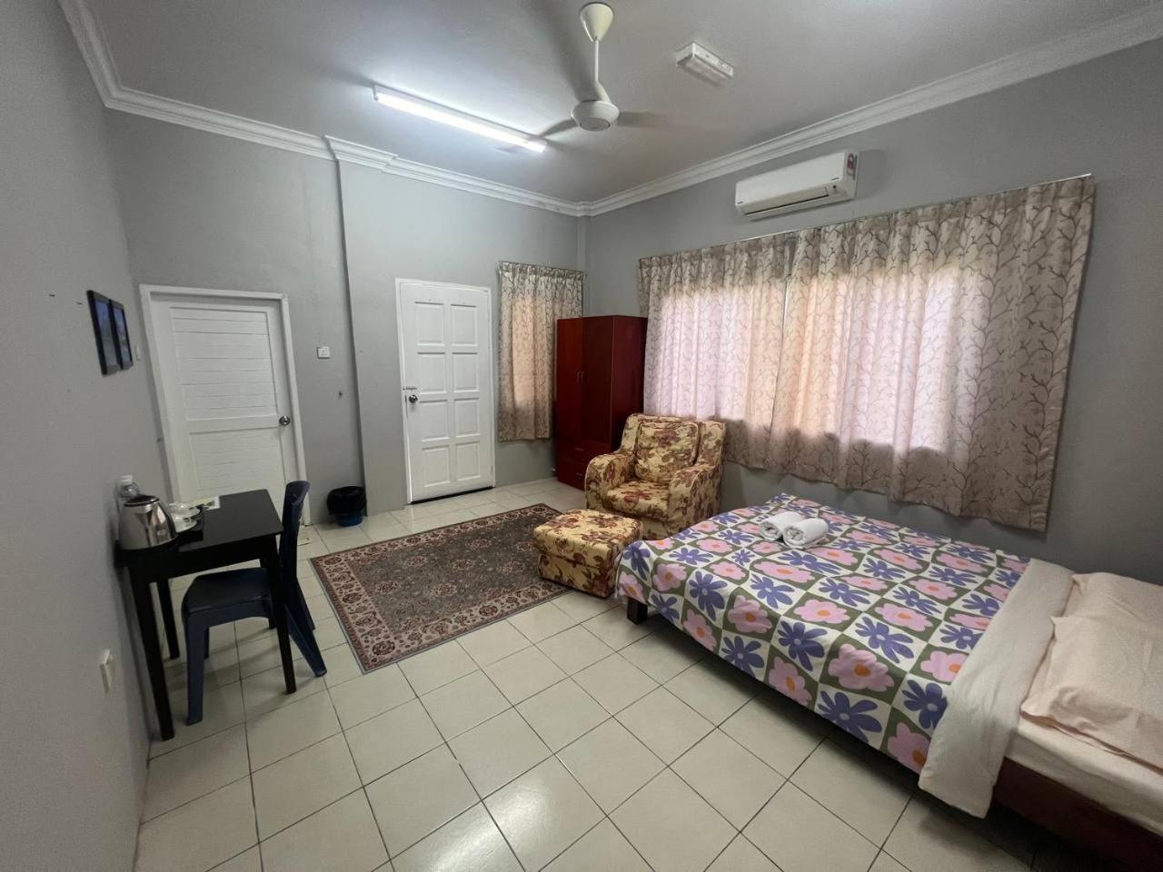 Putra Sentosa Retreat Camp, Sematan Hotel Ruang foto