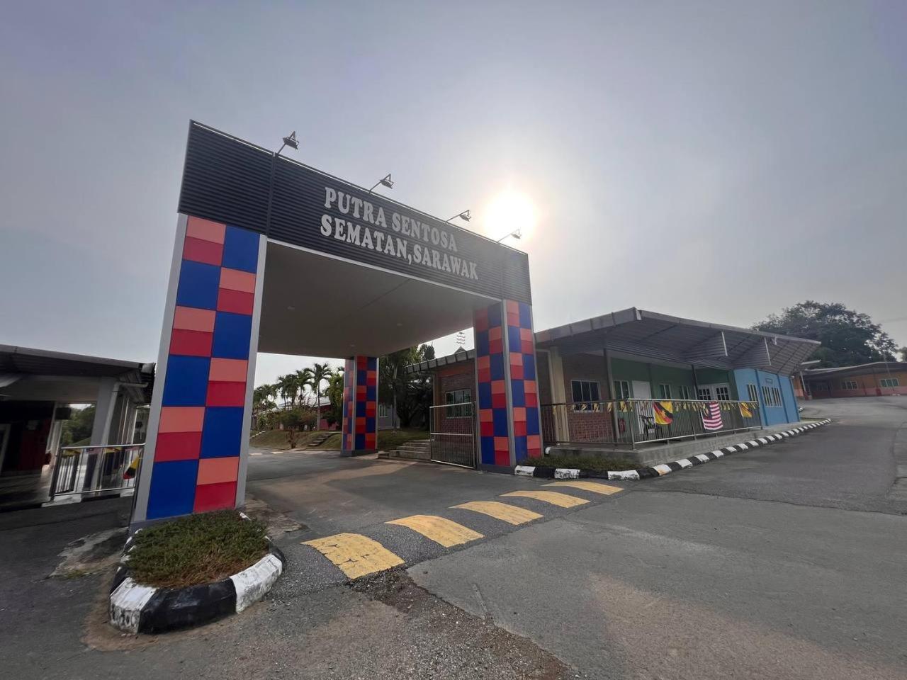 Putra Sentosa Retreat Camp, Sematan Hotel Bagian luar foto
