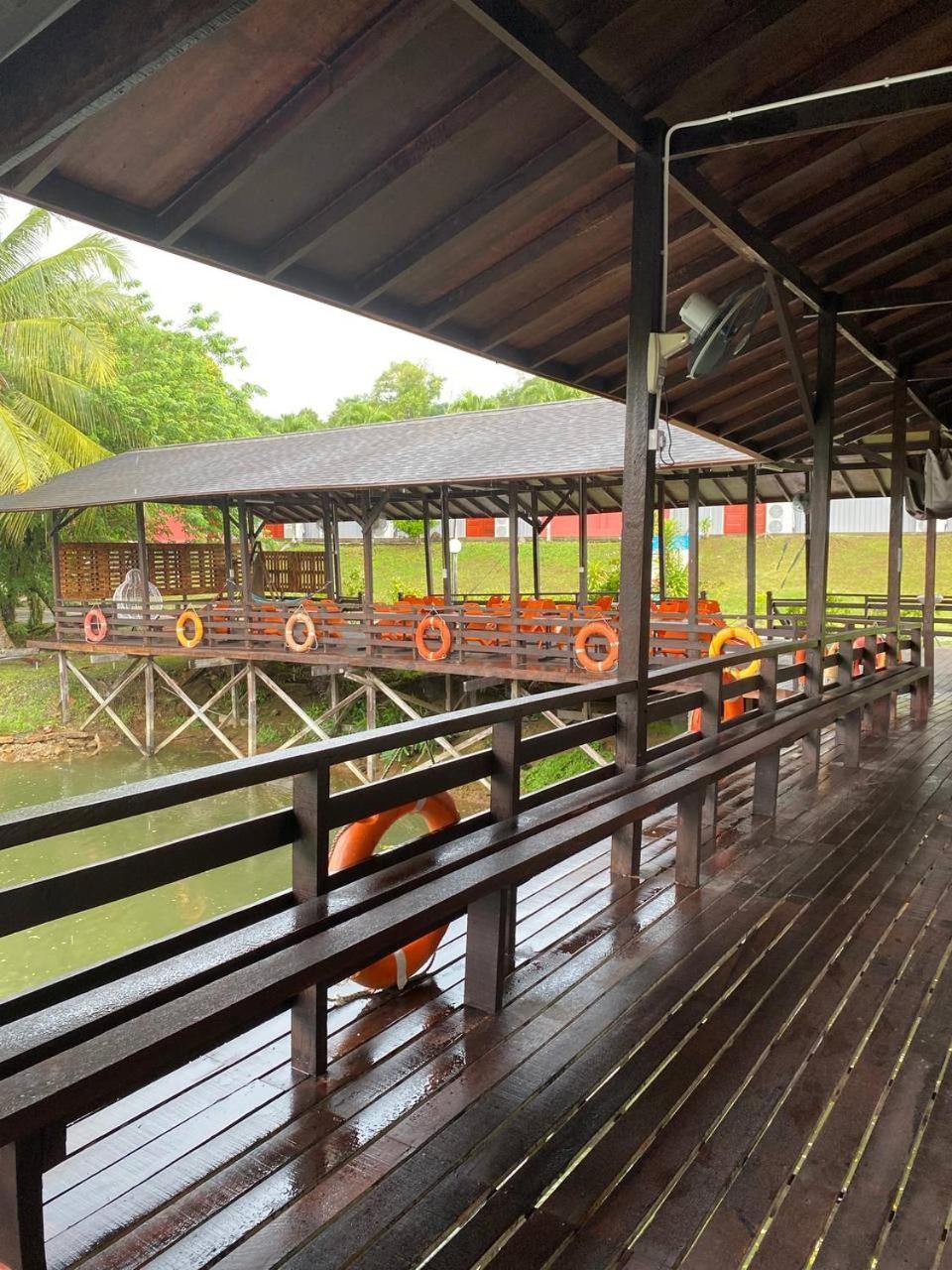 Putra Sentosa Retreat Camp, Sematan Hotel Bagian luar foto
