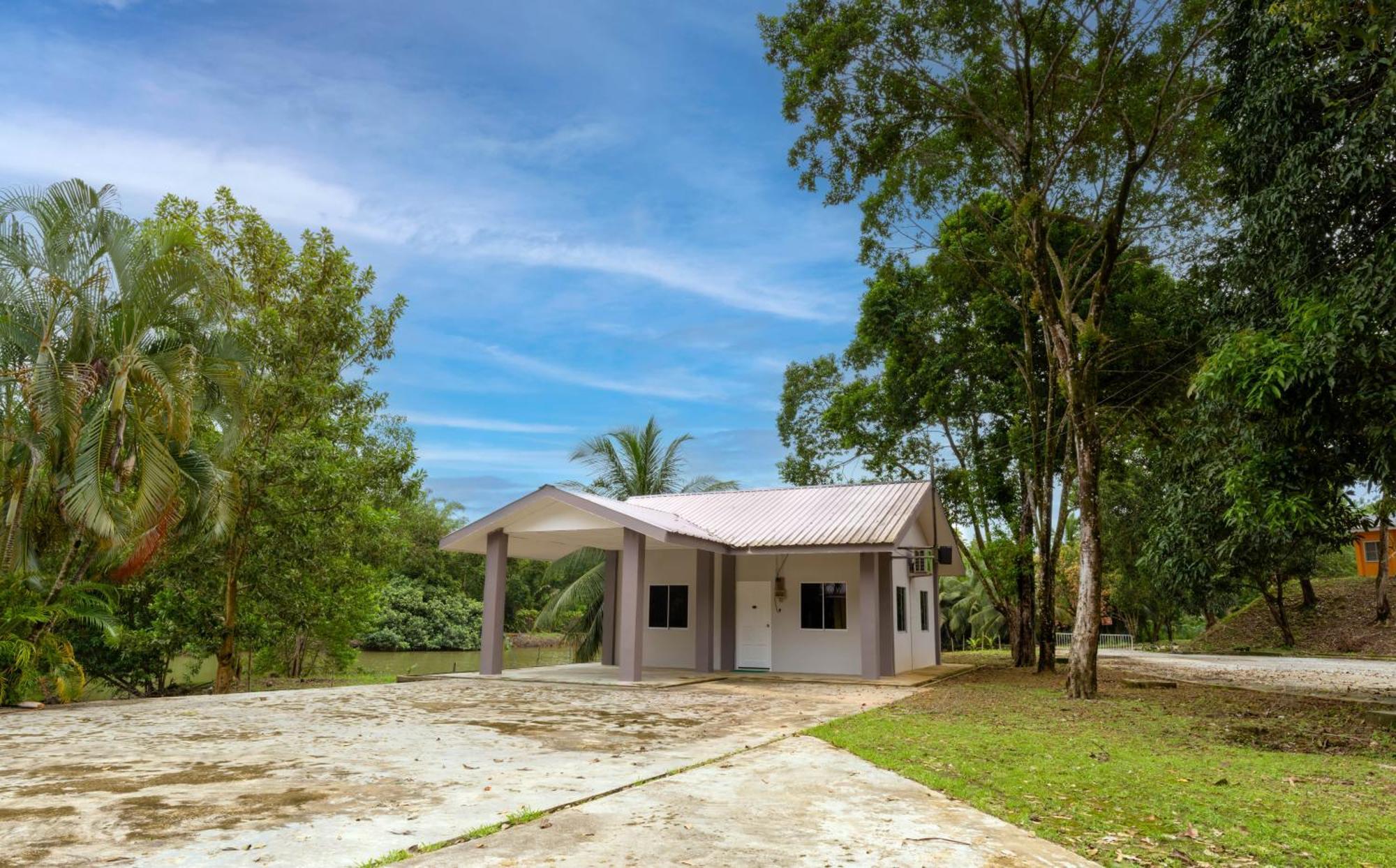 Putra Sentosa Retreat Camp, Sematan Hotel Bagian luar foto